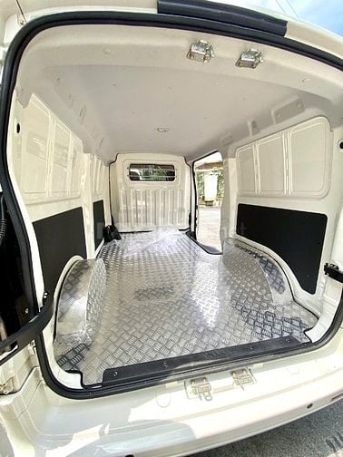Xe tải van 945kg Tera V6 2S 2024 chạy lướt 650km