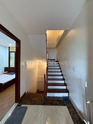 Hoàng Mai. Gần hồ Linh Đàm, bán nhà 90m, MT 6m, có vỉa hè, ô tô tránh
