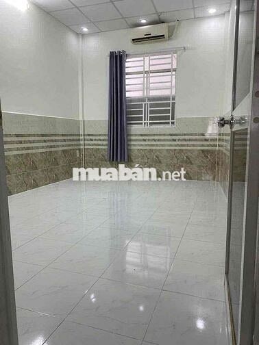 Nhà lầu 2 phòng 2 máy lạnh hẻm sau lưng Vincom Hùng Vương