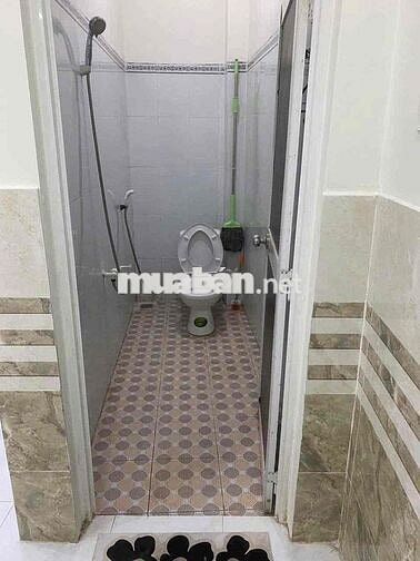 Nhà lầu 2 phòng 2 máy lạnh hẻm sau lưng Vincom Hùng Vương