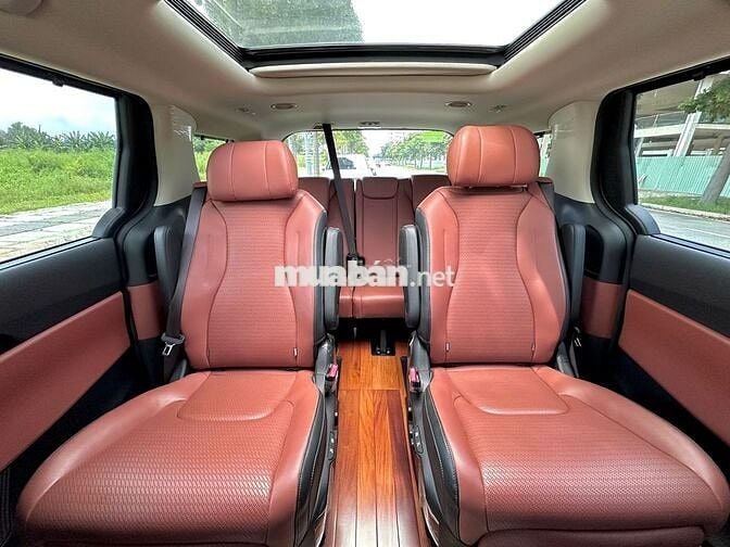 Kia Carnival 2.2D Signature 2022 Xanh