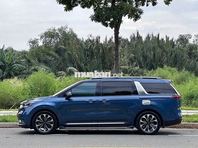 Kia Carnival 2.2D Signature 2022 Xanh