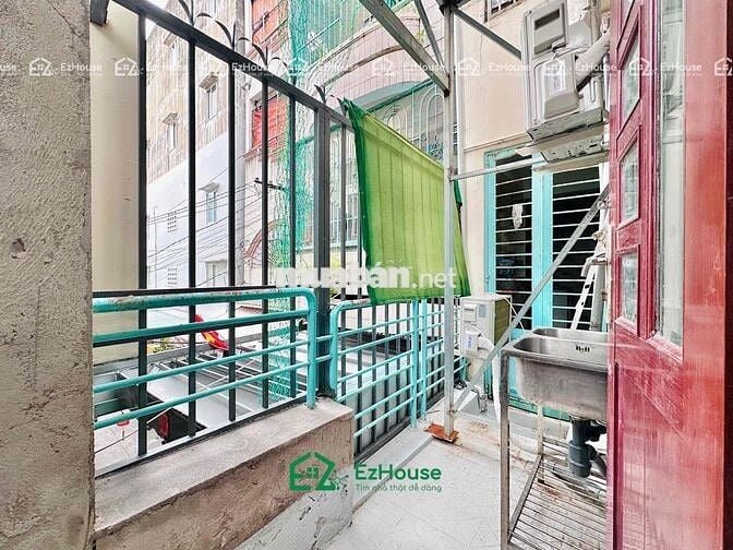 Phòng trọ mới xây có bancol ngay cầu Chà Và Q5