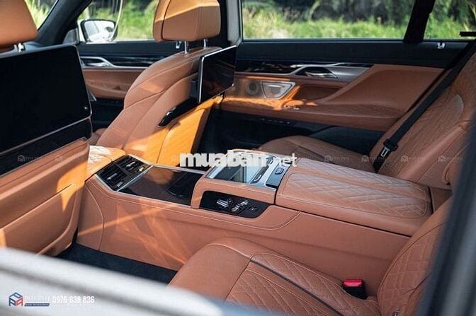 BMW 740Li Pure Excellence 2020 - 19.000Km