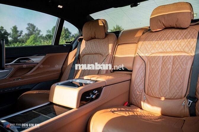 BMW 740Li Pure Excellence 2020 - 19.000Km