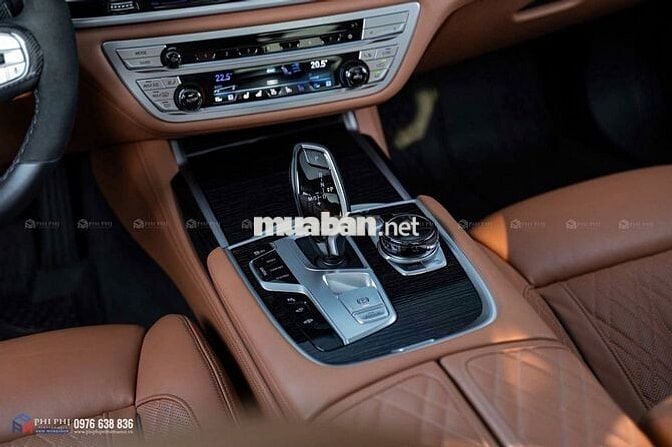 BMW 740Li Pure Excellence 2020 - 19.000Km
