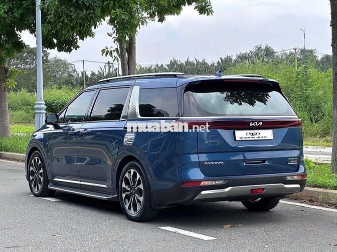 Kia Carnival 2.2D Signature 2022 Xanh