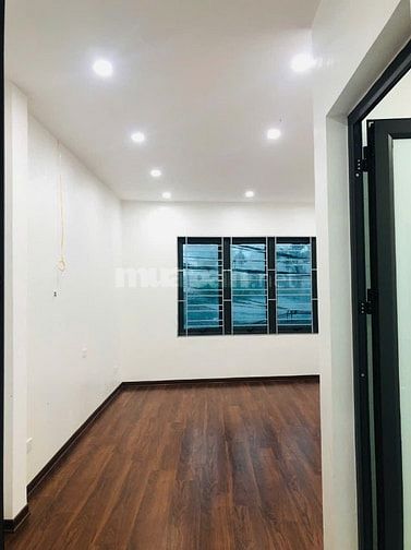 Bán nhà Tứ Liên, Nhà mới ở luôn, lô góc, oto tránh, 34m2, 3.55 tỷ