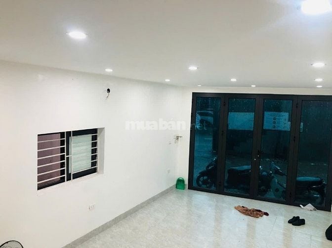 Bán nhà Tứ Liên, Nhà mới ở luôn, lô góc, oto tránh, 34m2, 3.55 tỷ