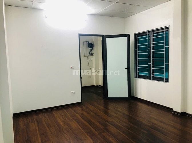 Bán nhà Tứ Liên, Nhà mới ở luôn, lô góc, oto tránh, 34m2, 3.55 tỷ