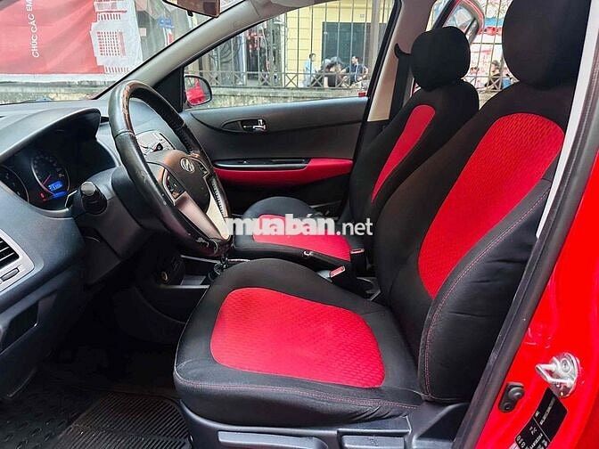 Hyundai i20 2010 1.4 AT - 90000 km