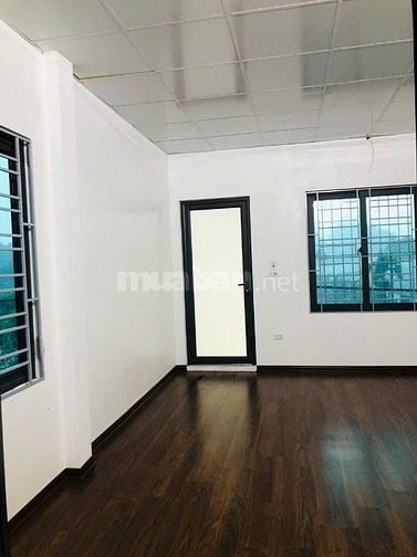 Bán nhà Tứ Liên, Nhà mới ở luôn, lô góc, oto tránh, 34m2, 3.55 tỷ
