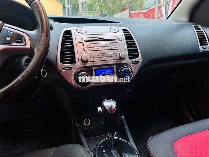 Hyundai i20 2010 1.4 AT - 90000 km