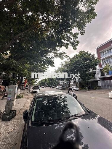 NGUYÊN CĂN MẶT TIỀN ĐƯỜNG HÙNG VƯƠNG, 3 LẦU.