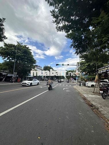 NGUYÊN CĂN MẶT TIỀN ĐƯỜNG HÙNG VƯƠNG, 3 LẦU.