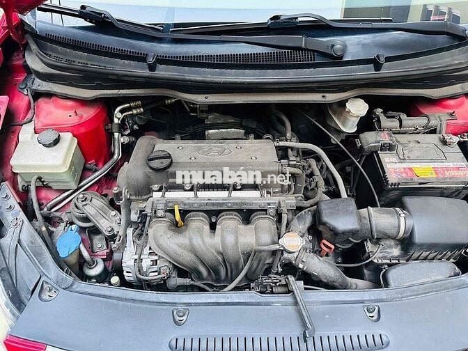 Hyundai i20 2010 1.4 AT - 90000 km