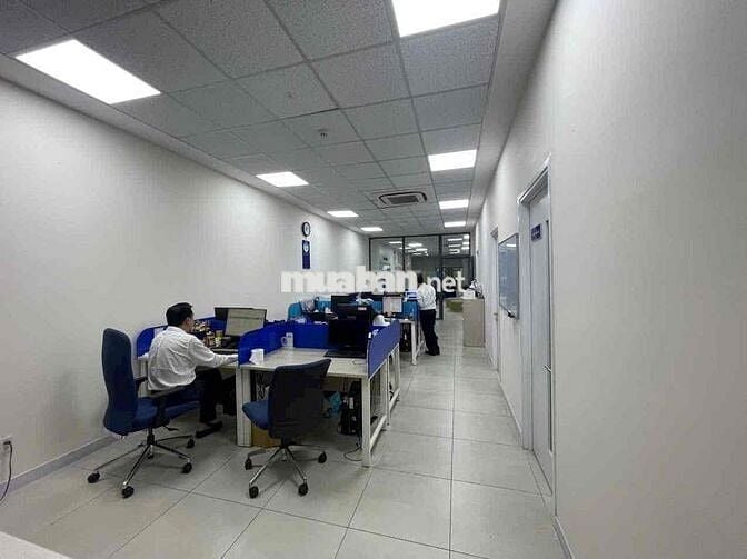 Mặt Tiền  Trần Quang Khải Gần nhà thờ Tân Định Quận 1