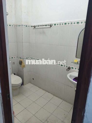 Cho thuê nhà nguyên căn mặt tiền hẻm cách đường lớn 50m