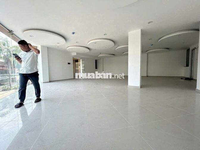 TÒA NHÀ CHO THUÊ NGAY VƯỜN LÀI_ 9X16M_ HẦM 5 TẦNG_ SÀN TRỐNG SUỐT.