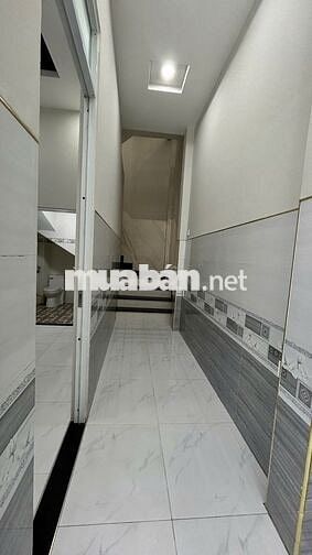 Nhà 2 lầu đúc gần galaxy Nguyễn văn quá. 6x 11m giá 4ty790tr tl