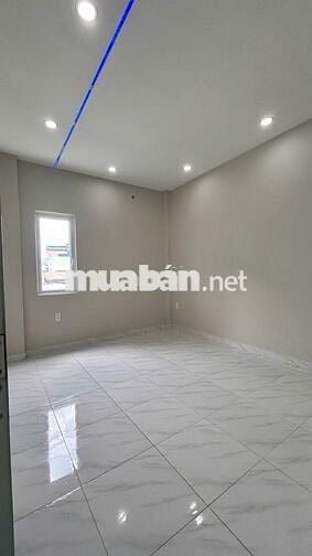 Nhà 2 lầu đúc gần galaxy Nguyễn văn quá. 6x 11m giá 4ty790tr tl
