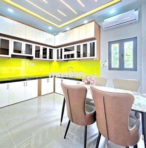 Nhà Bùi Minh Trực, Quận 8 –  Nhà nở hậu, 2 mặt hẻm thông thoáng