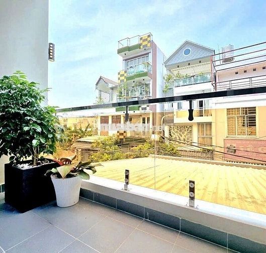 Nhà Bùi Minh Trực, Quận 8 –  Nhà nở hậu, 2 mặt hẻm thông thoáng