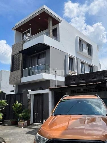 Bán nhà gần Phạm Văn Đồng hẻm ô tô 130m2 chỉ nhỉnh 8 tỷ