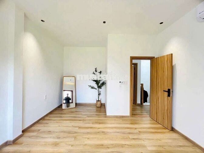 Nhà mới kiểu hiện đại sẵn nội thất 3pn 2wc ôtô vô nhà dc gần chợ hđiêu