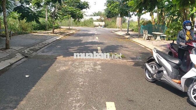 cần bán gấp lô đất kdc Nam Sài Gòn giá rẻ