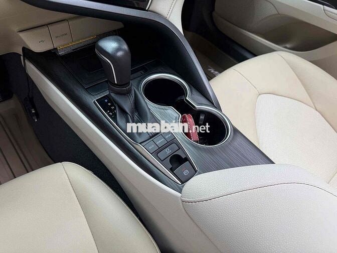 Toyota Camry 2022 2.5 Q - 42000 km