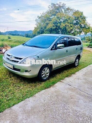 Toyota Innova 2006 G - 300 km