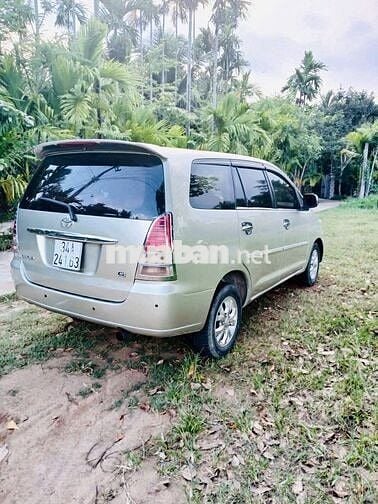 Toyota Innova 2006 G - 300 km