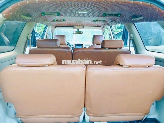 Toyota Innova 2006 G - 300 km