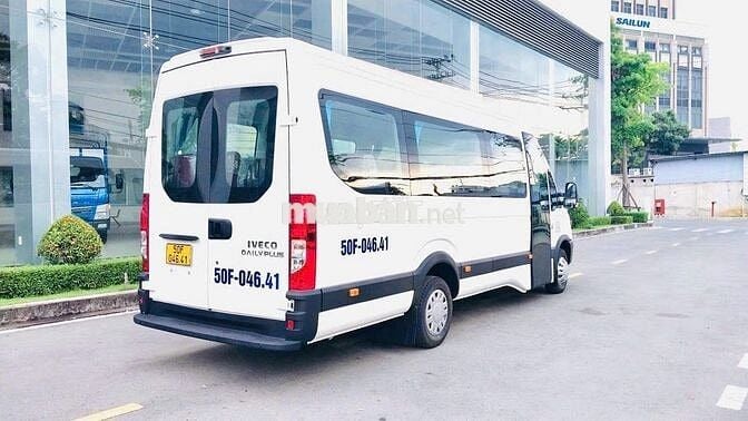 Bán xe 19 chỗ Iveco 2023