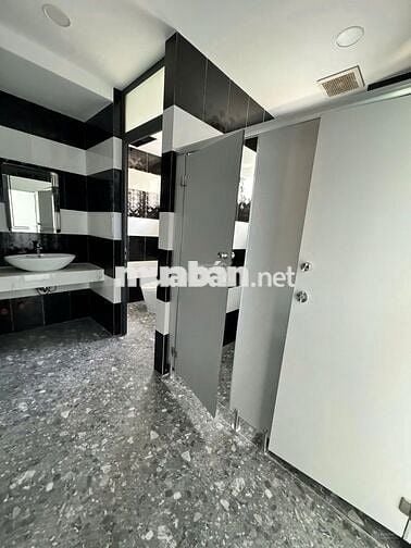 SIÊU PHẨM NHÀ VĂN PHÒNG KHU SÂN BAY_ 10X20M_ TRỆT 3 LẦU ST, THANG MÁY.