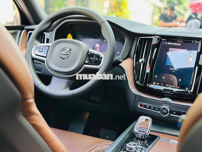 Volvo XC60 2024 ULTRA B6 AWD - 12700 km