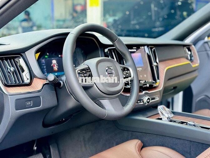 Volvo XC60 2024 ULTRA B6 AWD - 12700 km