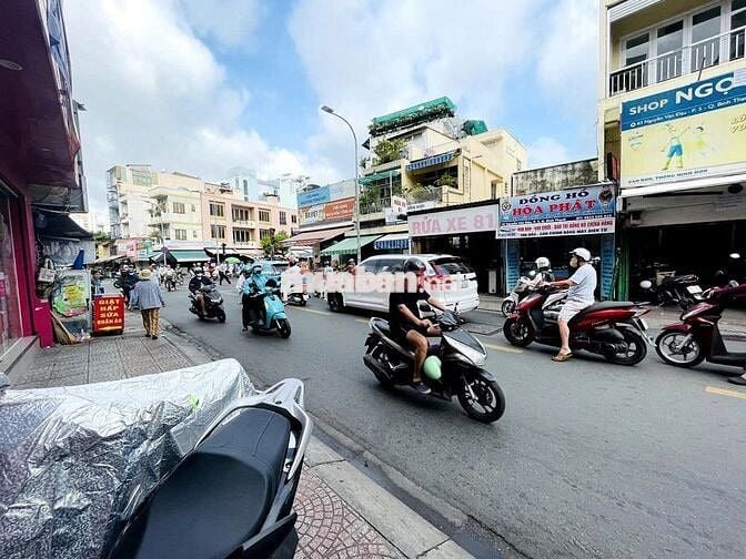 Mặt Tiền Ngay Ngã Tư Nguyễn Văn Đậu Hoàng Hoa THám 200m2 Có 3 Lầu 3PN