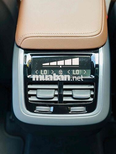 Volvo XC60 2024 ULTRA B6 AWD - 12700 km