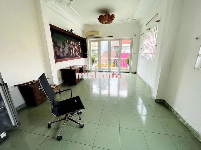 Mặt Tiền Ngay Ngã Tư Nguyễn Văn Đậu Hoàng Hoa THám 200m2 Có 3 Lầu 3PN