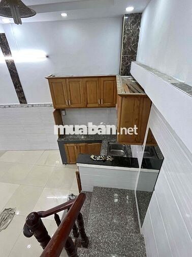 Cho thuê nhà nguyên căn khu CVPMQT, giá thuê 7tr , Xe hơi đậu cửa