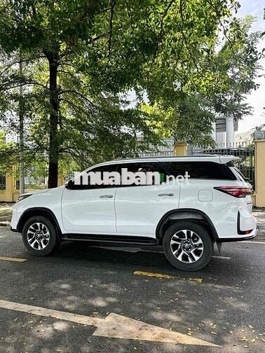 Toyota  LEGENDER sx 2022  2.4 AT 1 cầu chinh chu