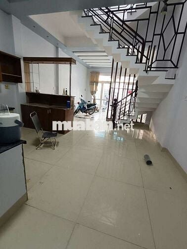 Nhà trệt 2 lầu 3pn 3 vs hẻm xe hơi đậu cửa