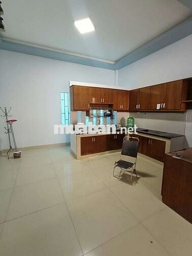Nhà trệt 2 lầu 3pn 3 vs hẻm xe hơi đậu cửa