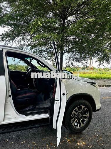 Toyota  LEGENDER sx 2022  2.4 AT 1 cầu chinh chu