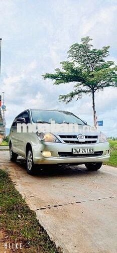 Toyota Innova 2006 G - 222 km