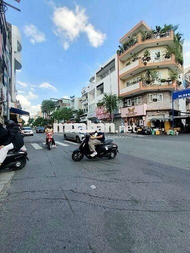 Ngay Võ Văn Tần, cực hiếm nhà bán, nhà 5 tầng