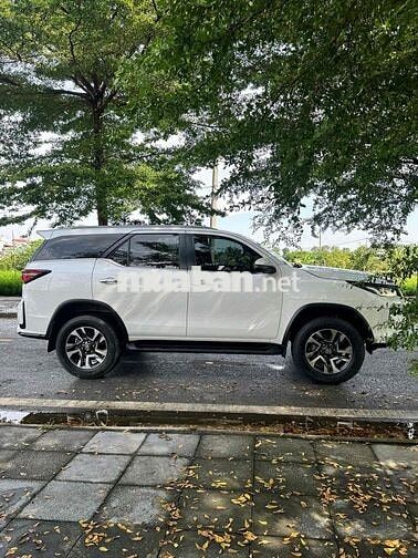 Toyota  LEGENDER sx 2022  2.4 AT 1 cầu chinh chu