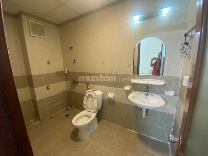 Chính chủ cho thuê CHCC 17T9 DT 107m2  đường Nguyễn Thị Th